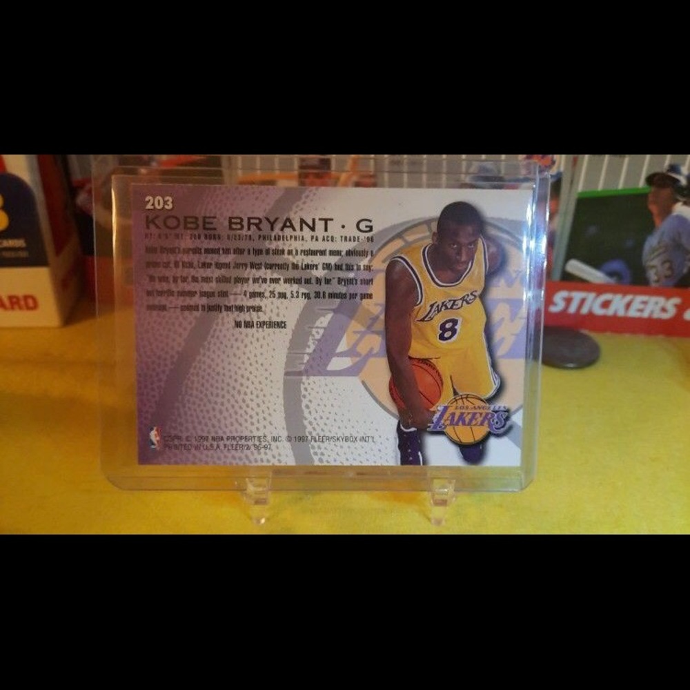 1996/97 FLEER KOBE BRYANT ROOKIE CARD..ONE OF HIS MOST POPULAR ROOKIE.